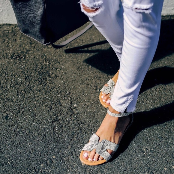 CLEARANCE SALE-FIRM‼️ Lily Sandal-Snakeskin - Picture 3 of 8